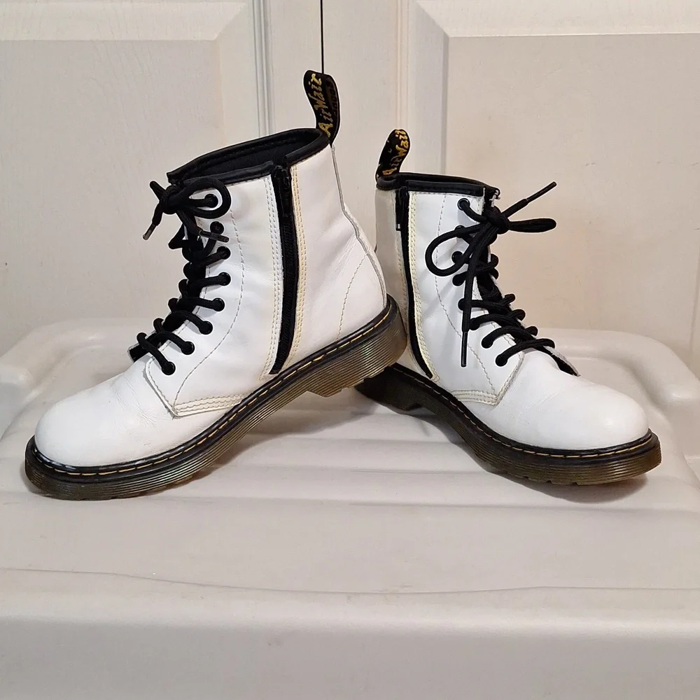 Dr. Martens combat boot - 3 - white/black
